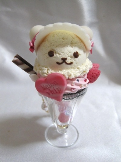 melroses:  Uber cute! I won't eat this ice cream for its cuteness. Whoa wait, what did I said? Ignoring ice-cream?! 